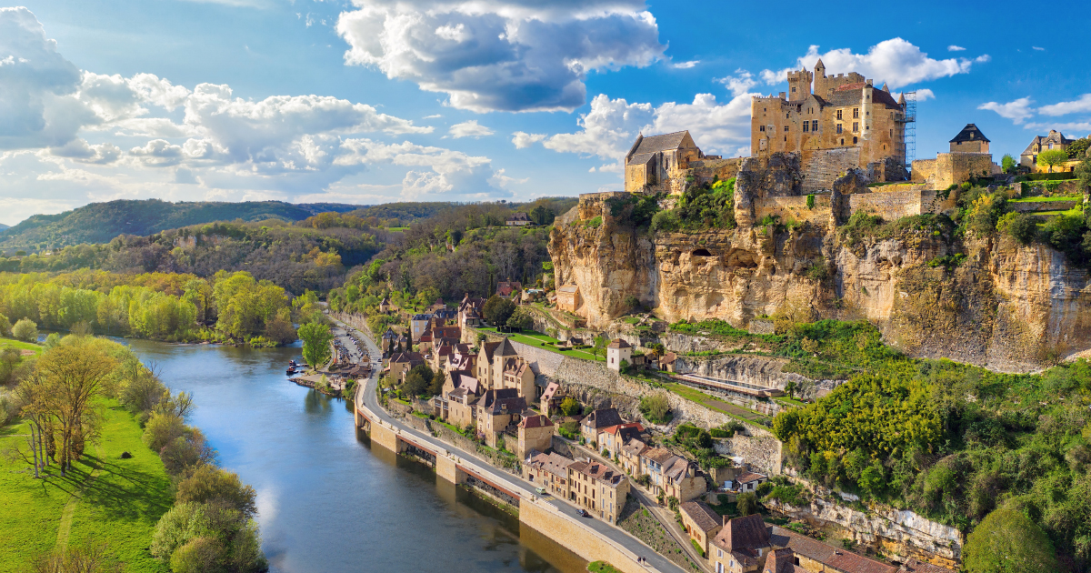 Camper en Dordogne : où le faire à petit prix ?
