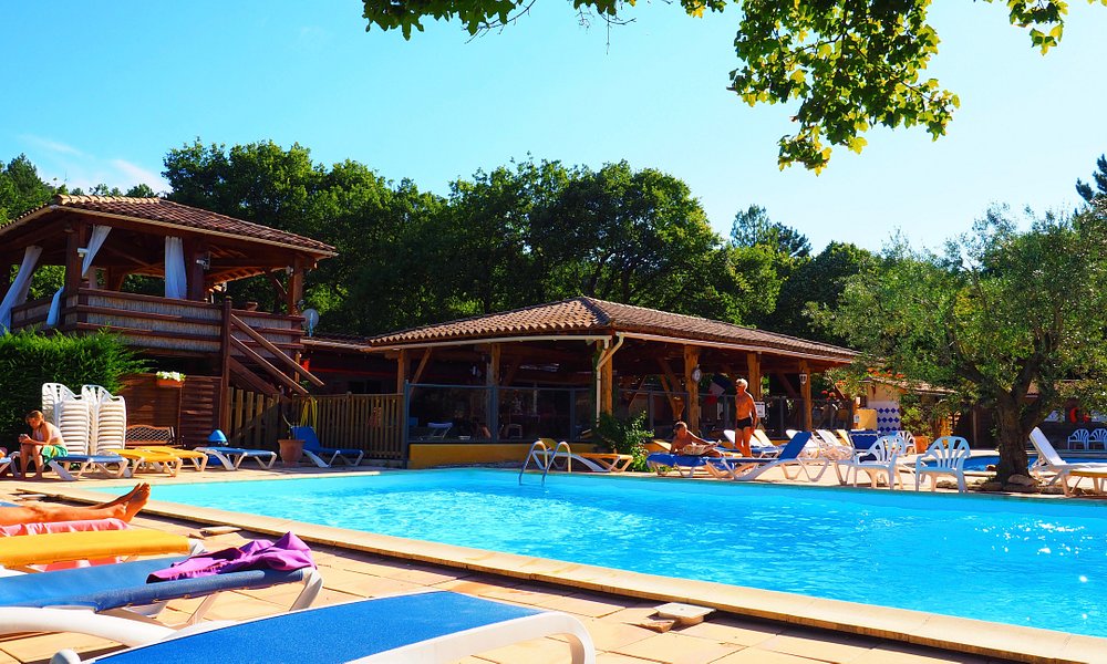 Réservez vos vacances dans un camping avec piscine dans le Luberon